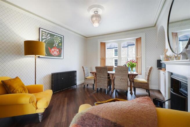 4 bed Town House for sale Image 5
