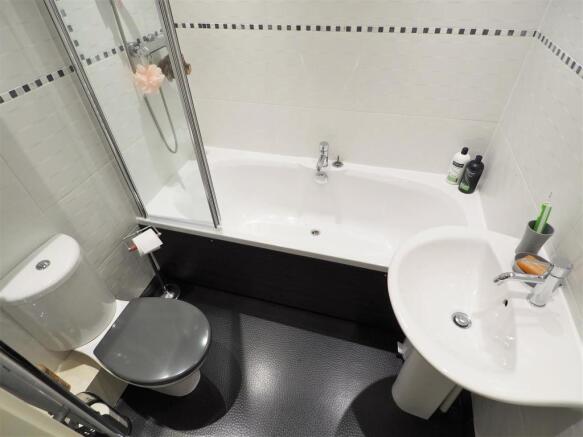 Family Bathroom 164