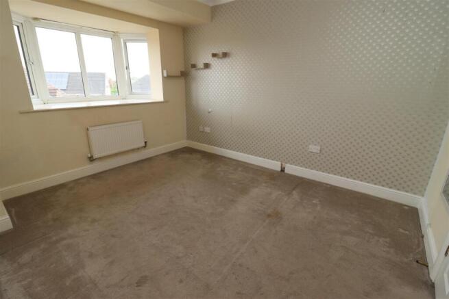 4 bed House to rent Image 7