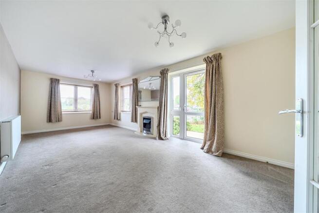 Hale Lodge, Littlehampton, West Sussex photo 4