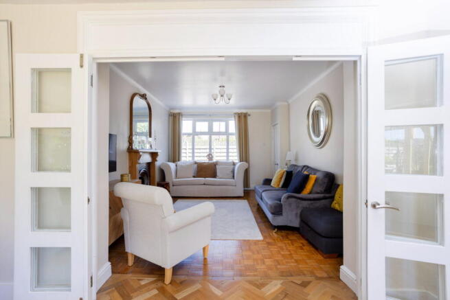 5 bed Detached for sale Image 6