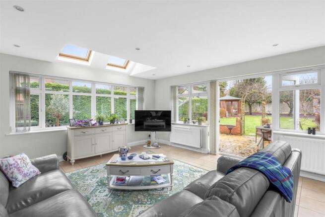 48 Totteridge Drive, HP13 6JJ-7.jpg