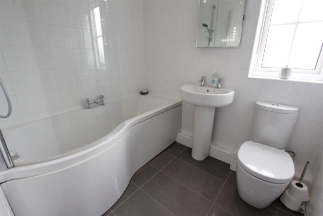 Bathroom (2).JPG