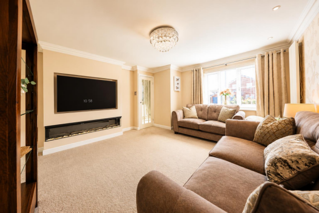 4 bed Detached for sale Image 6