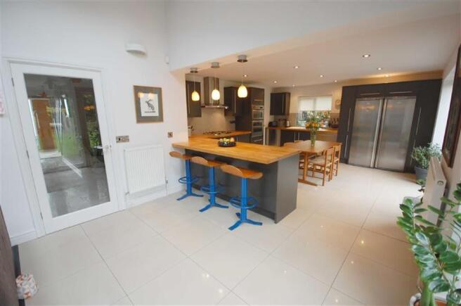 FAMILY KITCHEN