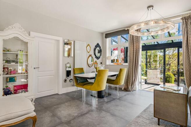 Willowmead Drive, Prestbury, SK10 photo 4