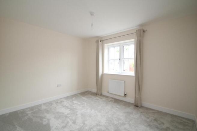4 bed House to rent Image 10