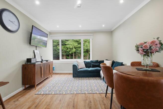 Lounge/ Dining Room
