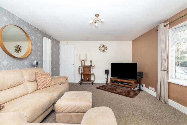 4 bed Detached Bungalow for sale Image 10