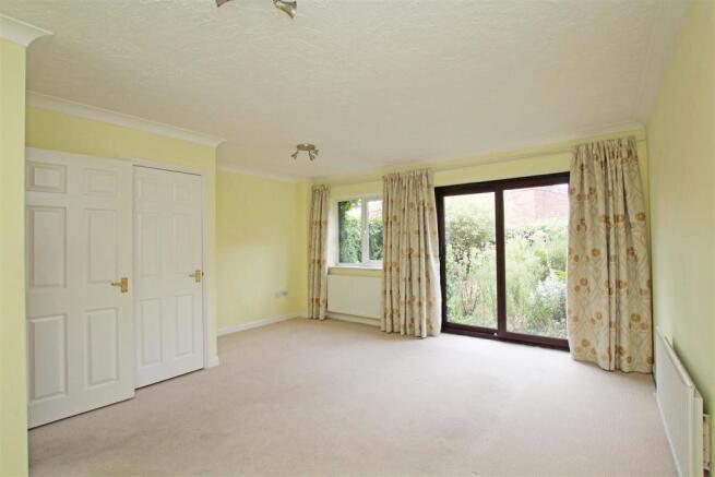 69BGW - Sitting room 1.jpg