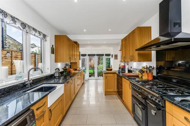 Barclay Road, Walthamstow – další