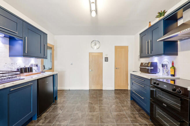 3 bed Semi-Detached for sale Image 8