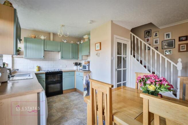 Kitchen 1.jpg