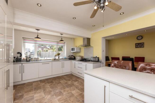 5 bed Detached Bungalow for sale Image 5