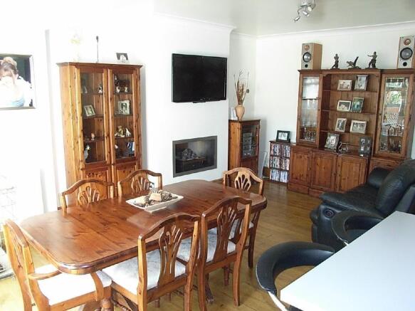 FAMILY DINING ROOM