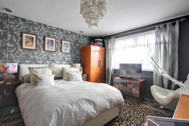 2 bed Semi-Detached Bungalow for sale Image 12