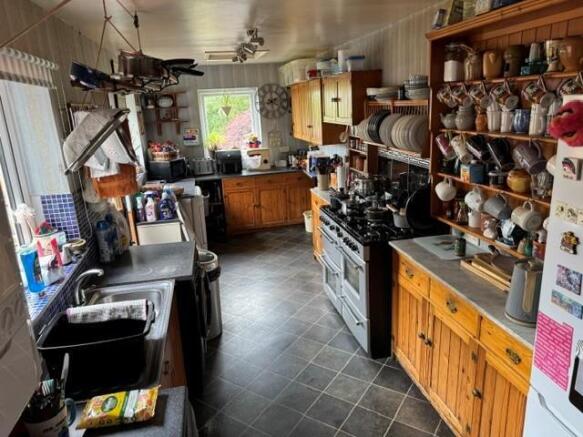 5 bed Town House for sale Image 11