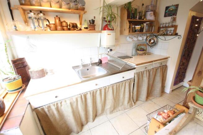 KITCHEN/DINING ROOM