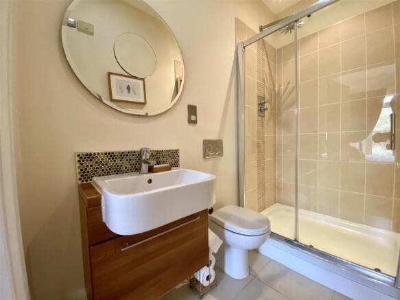 EN SUITE SHOWER/WC
