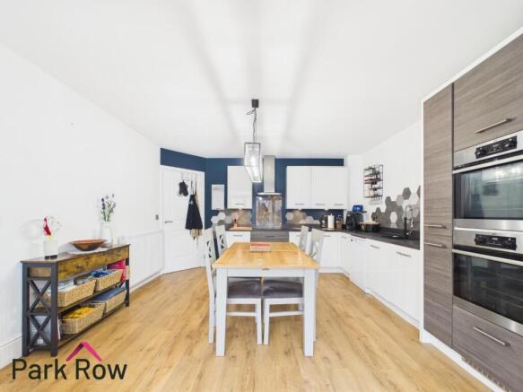 4 bed Detached for sale Image 10