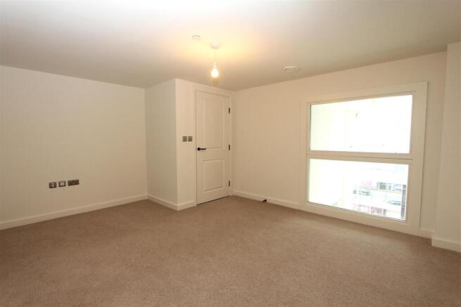 2 bed Apartment to rent Image 12