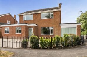 19, Churchill Drive, Lutterworth LE17 5QX