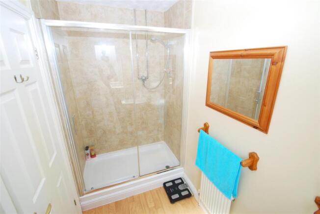 en-suite shower room