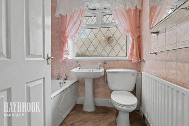 3 bed Semi-Detached for sale Image 9
