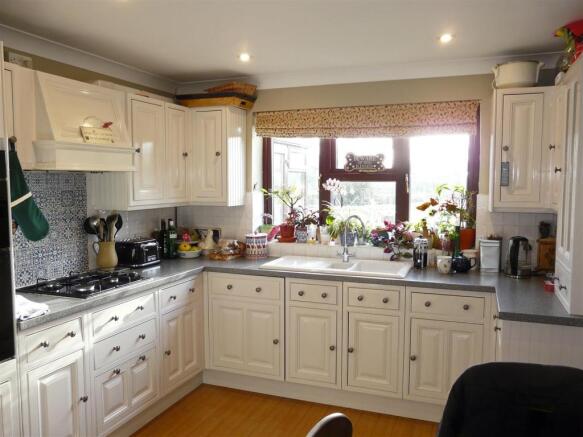 Kitchen 1.jpg