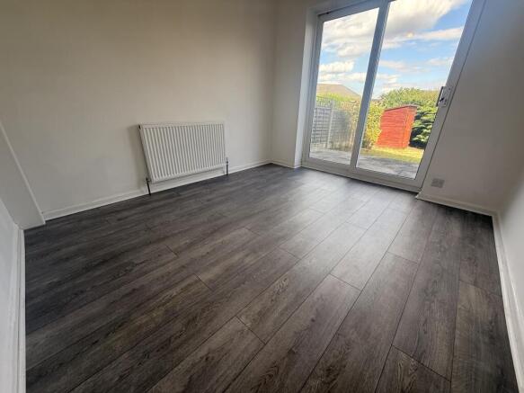 4 bed Detached to rent Image 4