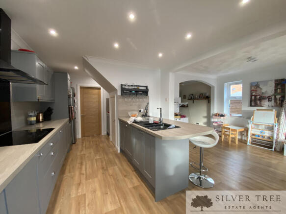 4 bed Detached for sale Image 3