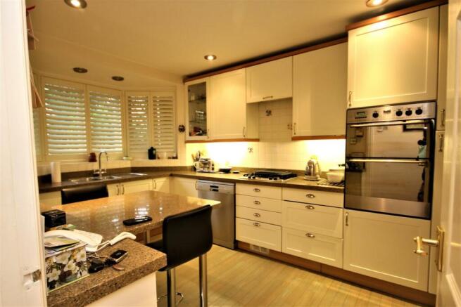 WELL FITTED KITCHEN/DINER:
