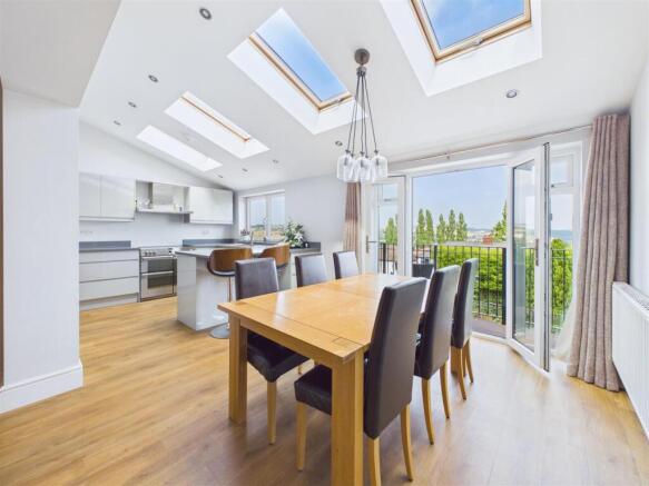 4 bed Detached for sale Image 3