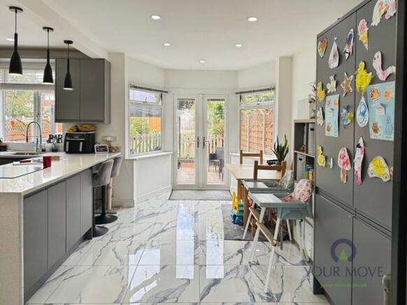 Kitchen/ Dining Room