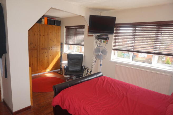 Bedroom 1 to 3.JPG