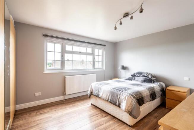 1 Wimbourne Drive bedroom1b.jpg