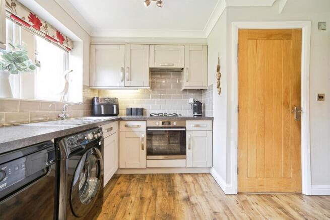 4 bed Detached for sale Image 6