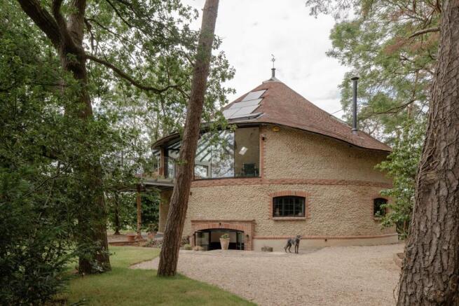 298415 - The Roundhouse, Park Lane, Old Knebwor...