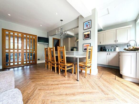 3 bed Semi-Detached for sale Image 9