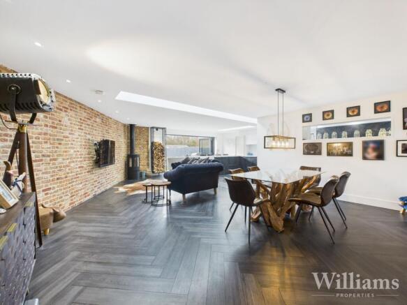 Kitchen / Living Area