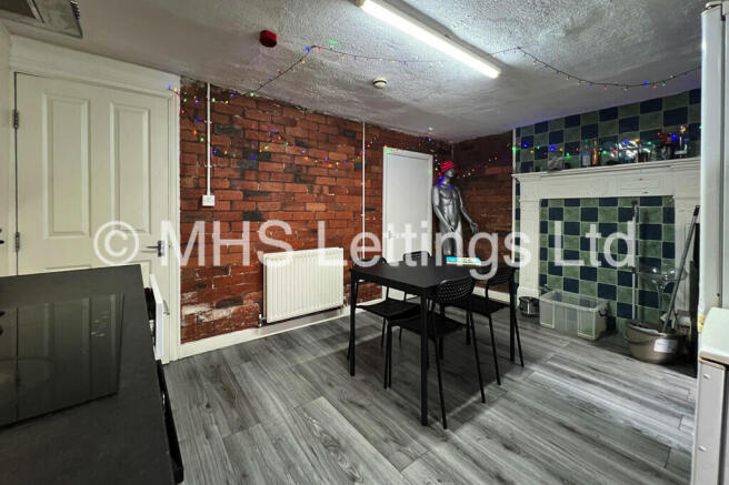 5 bed Terraced to rent Image 4