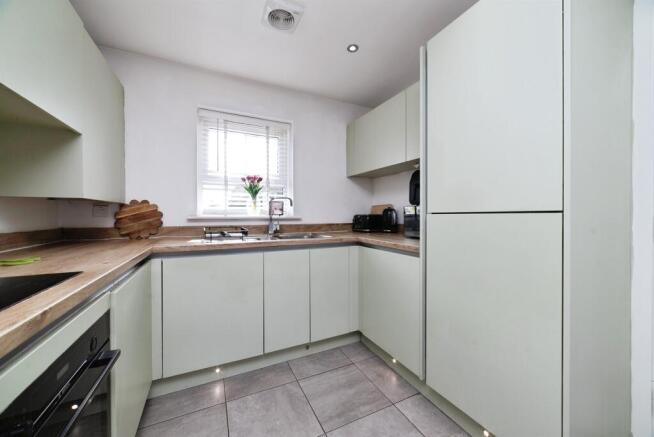 3 bed Terraced for sale Image 5