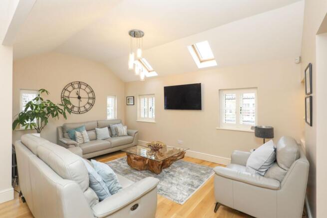 5 bed Semi-Detached for sale Image 9