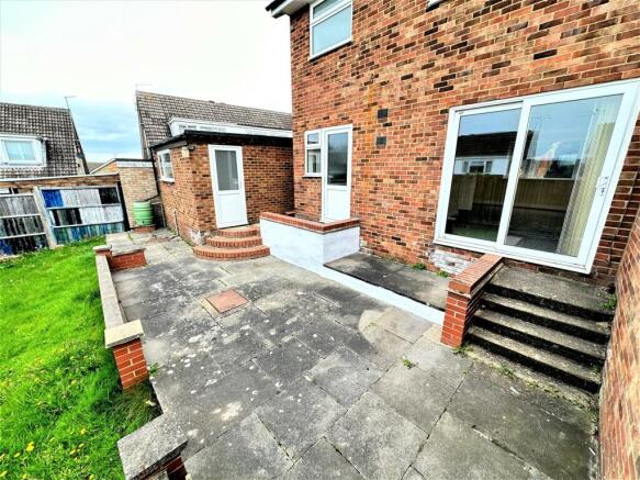 Rear Garden (2).JPG