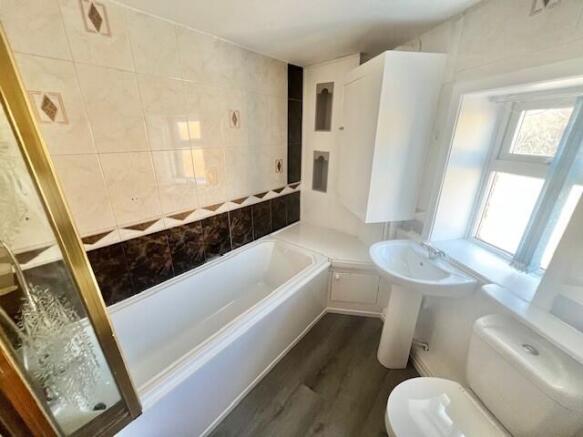 3 bed House to rent Image 12