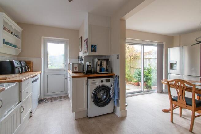Kitchen & Dining Area