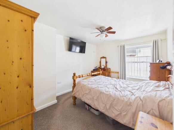 3 bed Terraced for sale Image 9