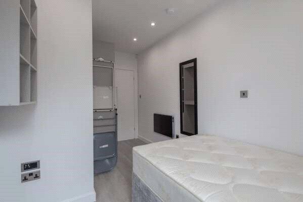 2 bed Terraced to rent Image 7