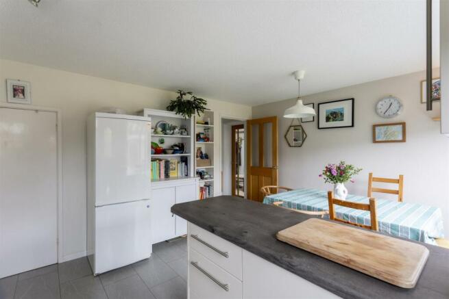10A_Keble_Park_Crescent_14.jpg