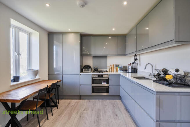 af5e3f0c-c195-4d6...